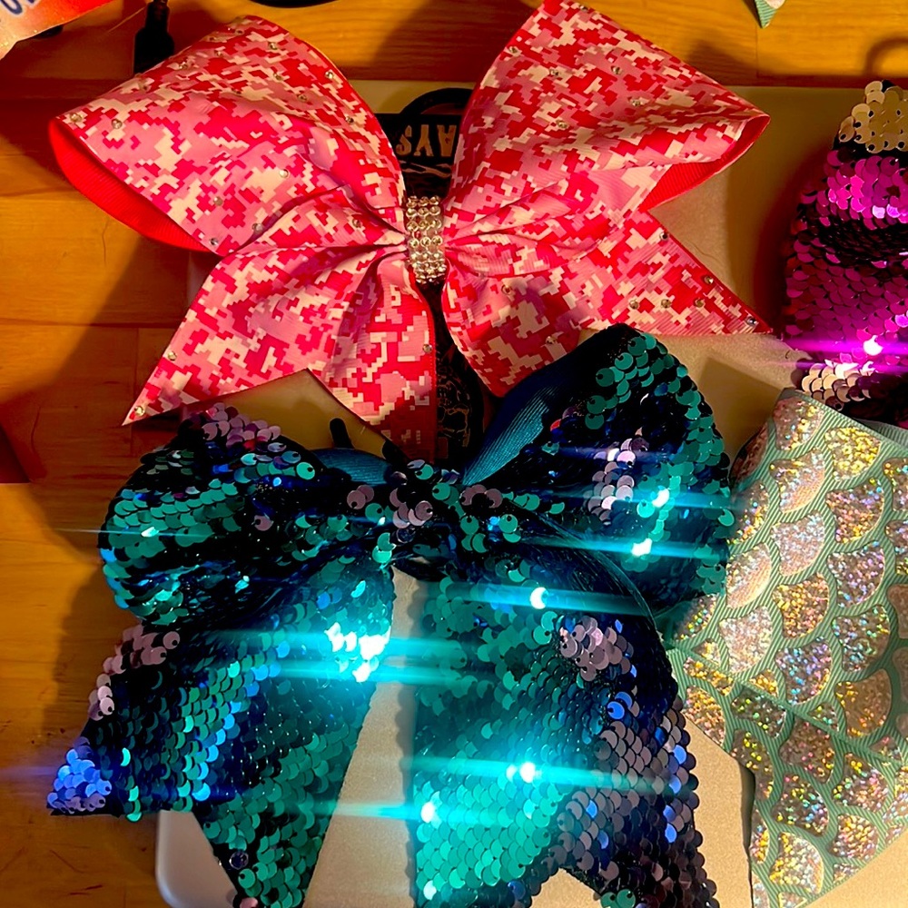 Cheer bows